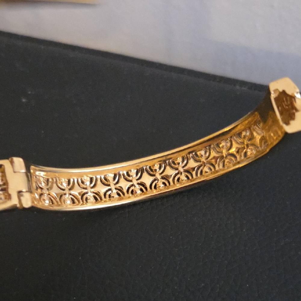 Elegant Gold Bangle Bracelet - Picture 5 of 6